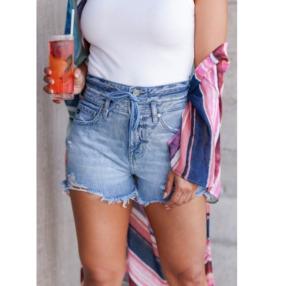 KanCan Light Wash Denim Jean Shorts - Picture 3 of 4